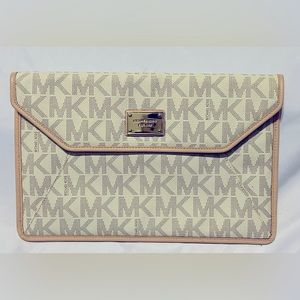 2023 Sale 💕 Michael Kors Monogram Clutch
